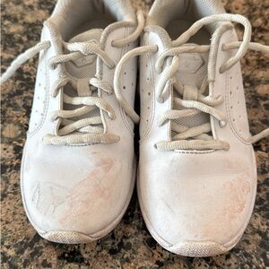 White Sneakers with Low-Top Design and Textured Fabric